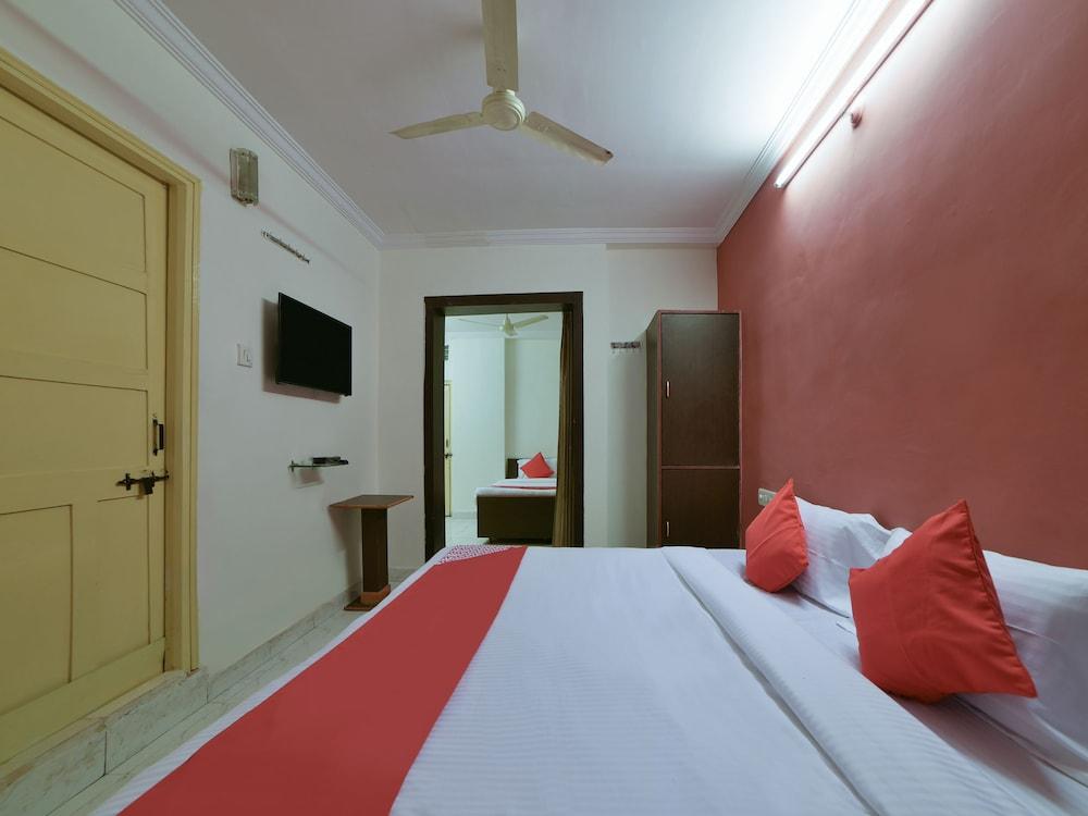 OYO 16533 Hotel Sudarshan