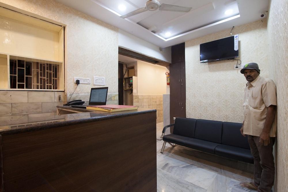 OYO 22907 Hotel Holiday