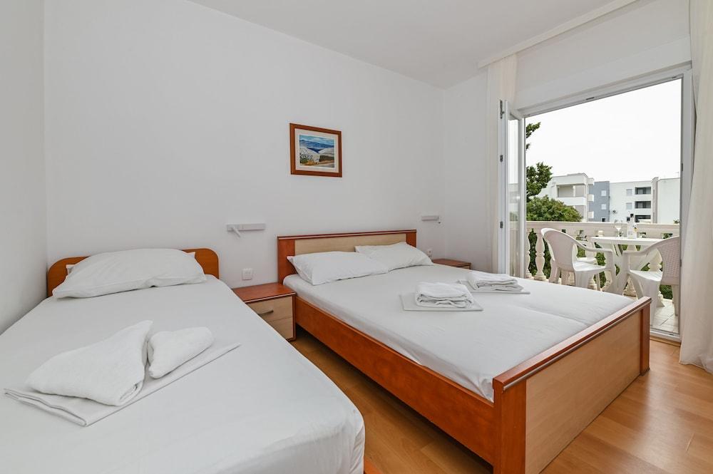 Pool Apartments Galeb