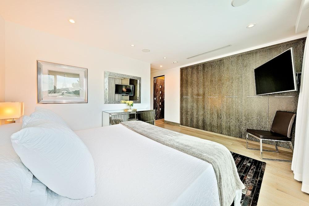 Hollywood Estate with Stunning Views