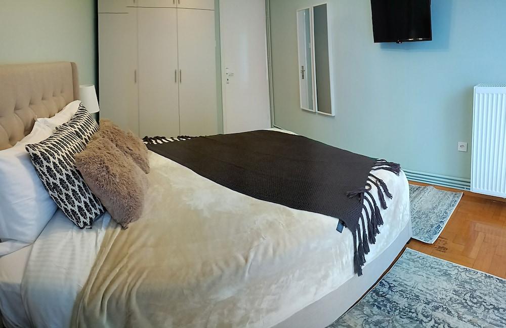 Royal Deluxe Apt Must