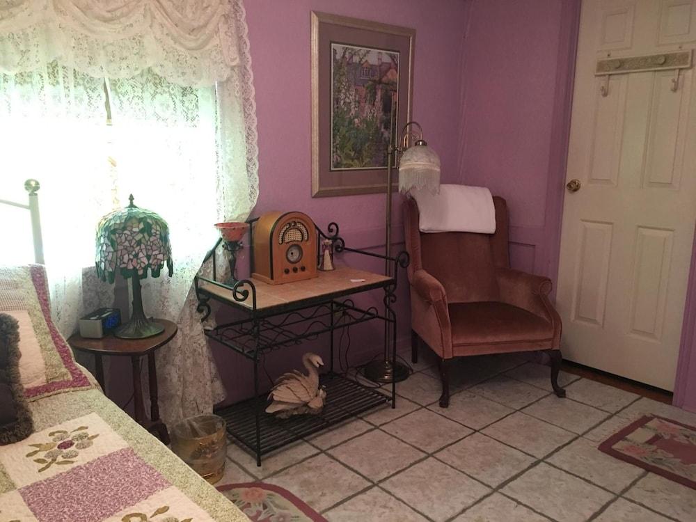 Shady Lady Bed & Breakfast