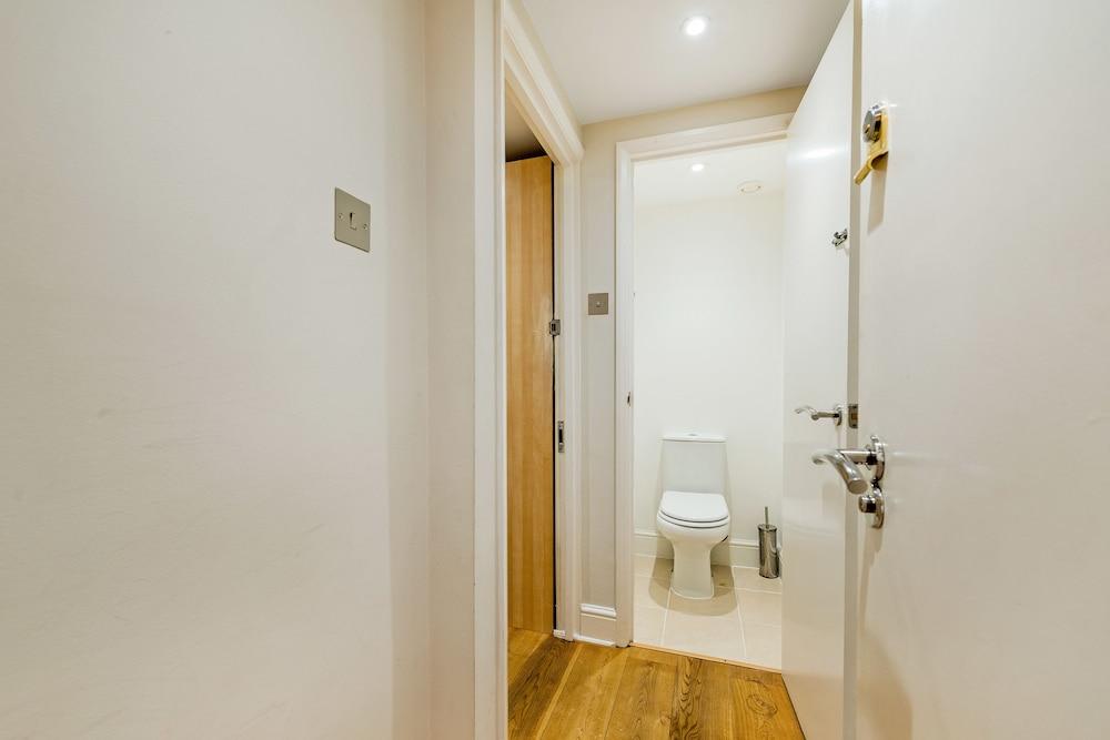 12 43 Clanricarde Gardens