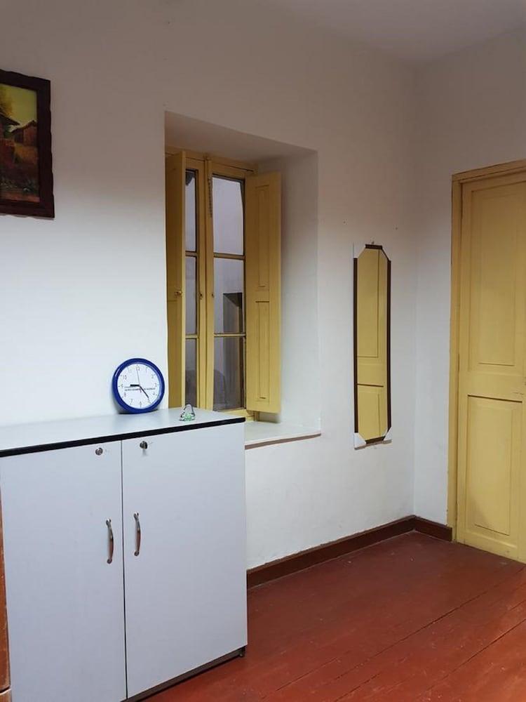 The Embassy - Backpackers