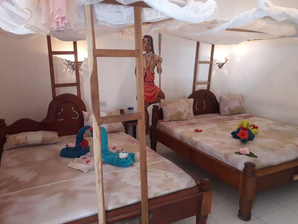 Ebony & Ivory Bungalows