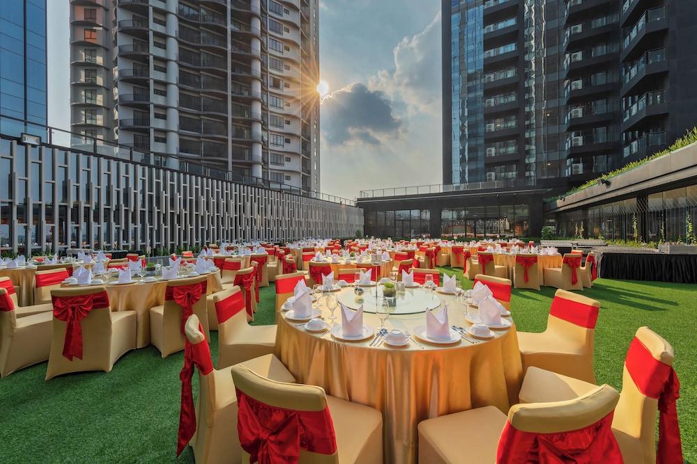 Wyndham Grand Yangon Hotel