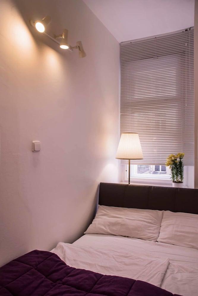 Exclusive Riverside Apartment In Heart Of Prague