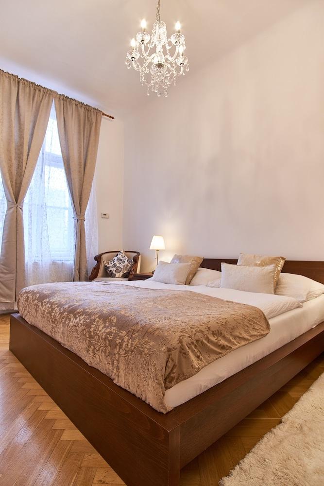 Old Town Square Royal Apartment