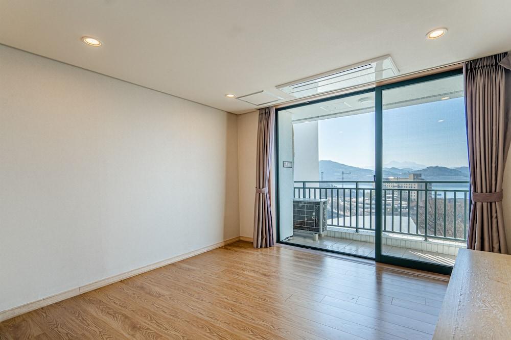 Cheongpung Resort Lake Hotel