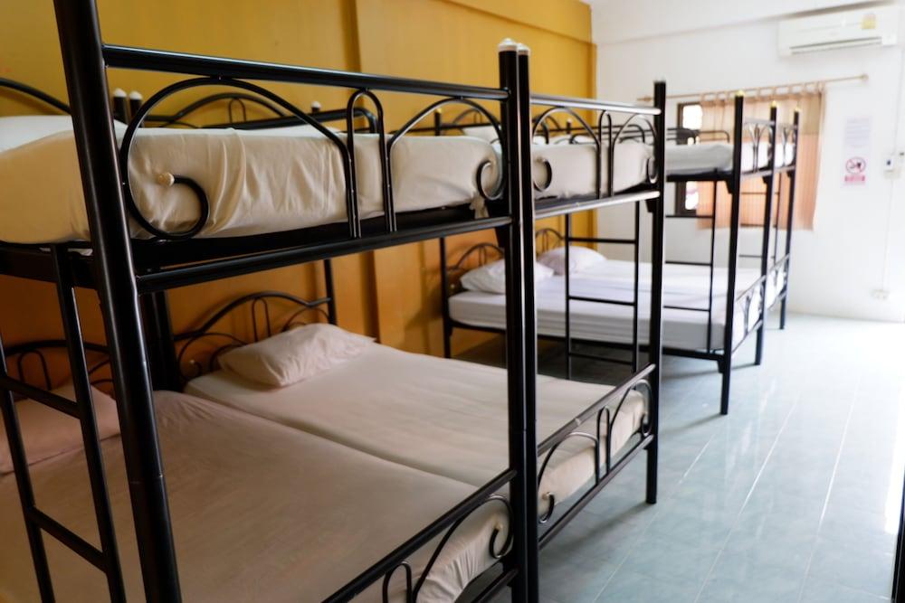 Jaya Hostel - Adults Only
