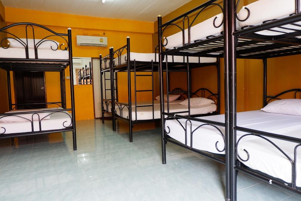 Jaya Hostel - Adults Only