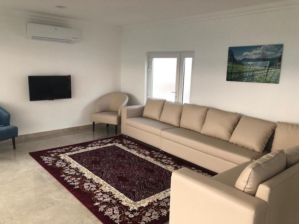 Jawharat Al-Rumais Villas & Spa