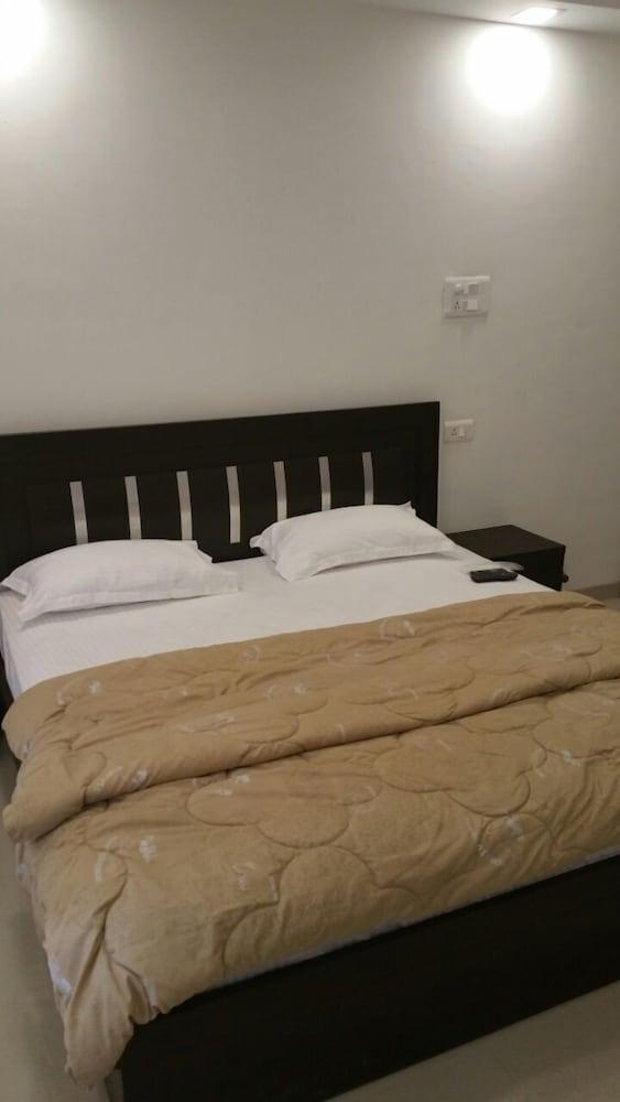 Arista Service Apartments Andheri