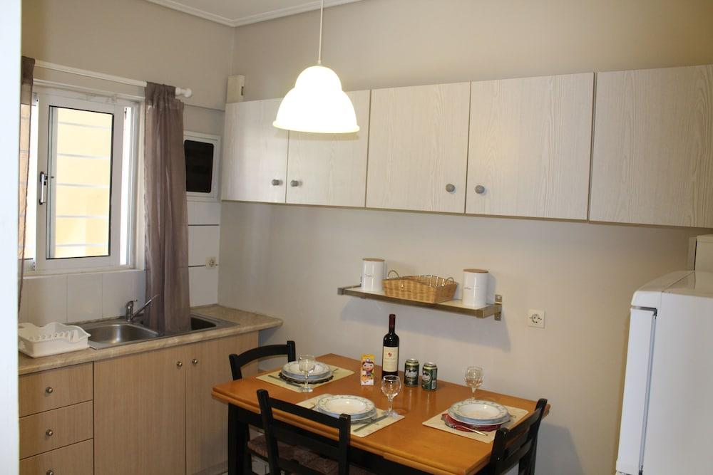 Alekos Beach Houses-Marina