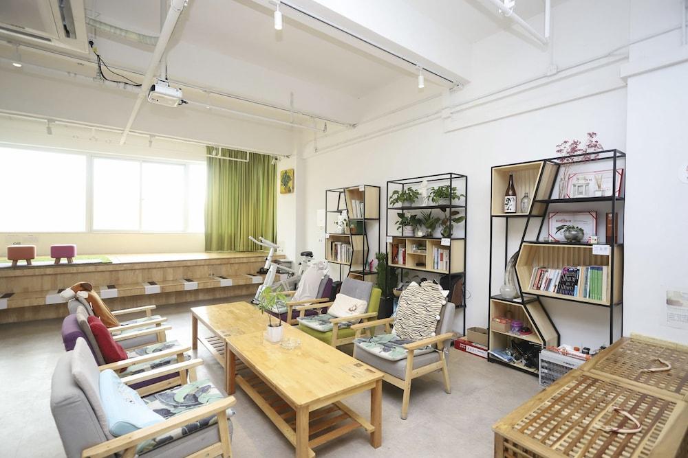 Phoenix Egg Youth Hostel