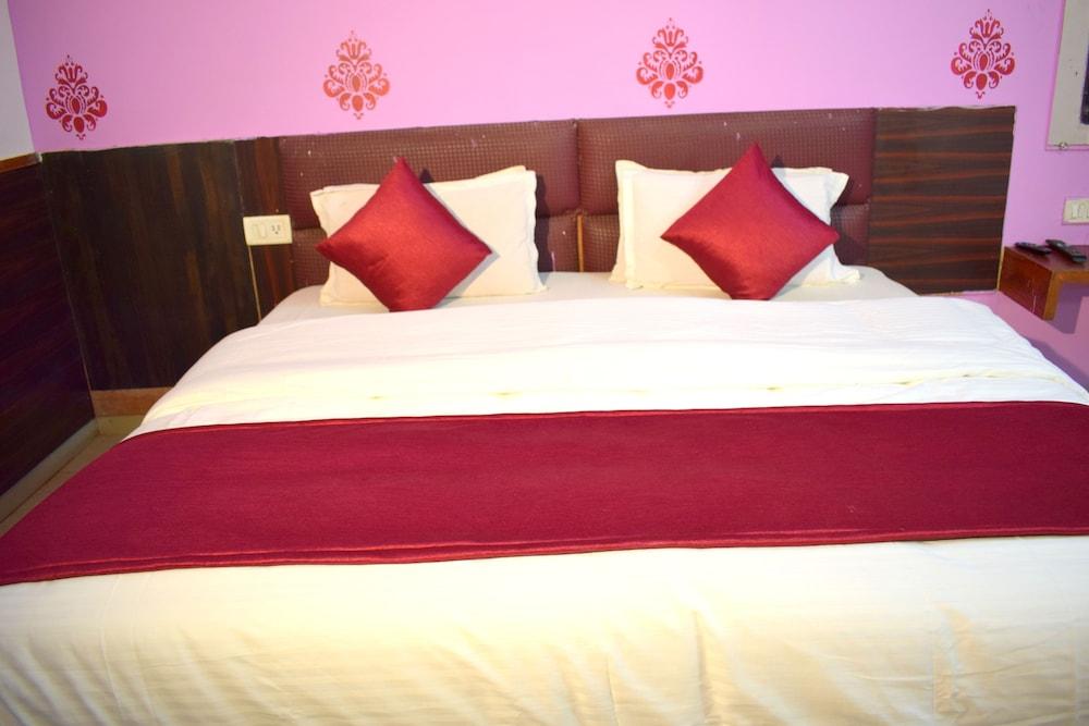 Hotel The Grand Aryakul