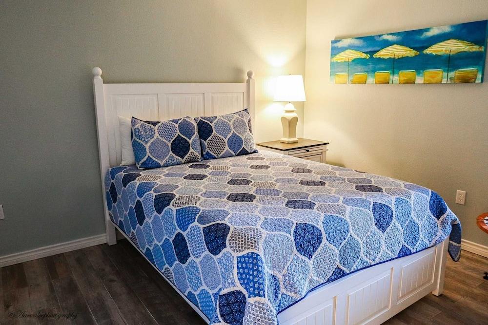 Beachview 103 Minium 2 Bedroom Condo by RedAwning