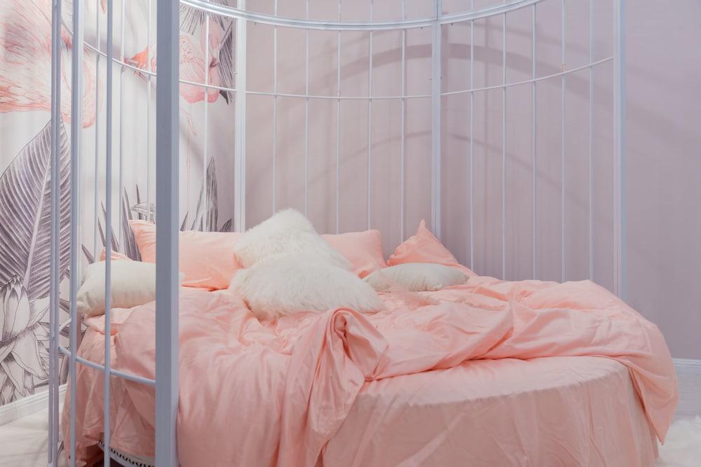 Qing Apartment Spring Heartbeat