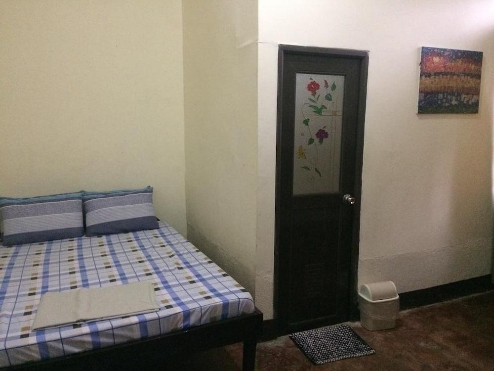 Explorers' Headquarters Inn