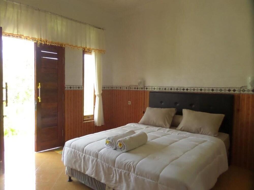Peaceful Penida Hill Bungalow