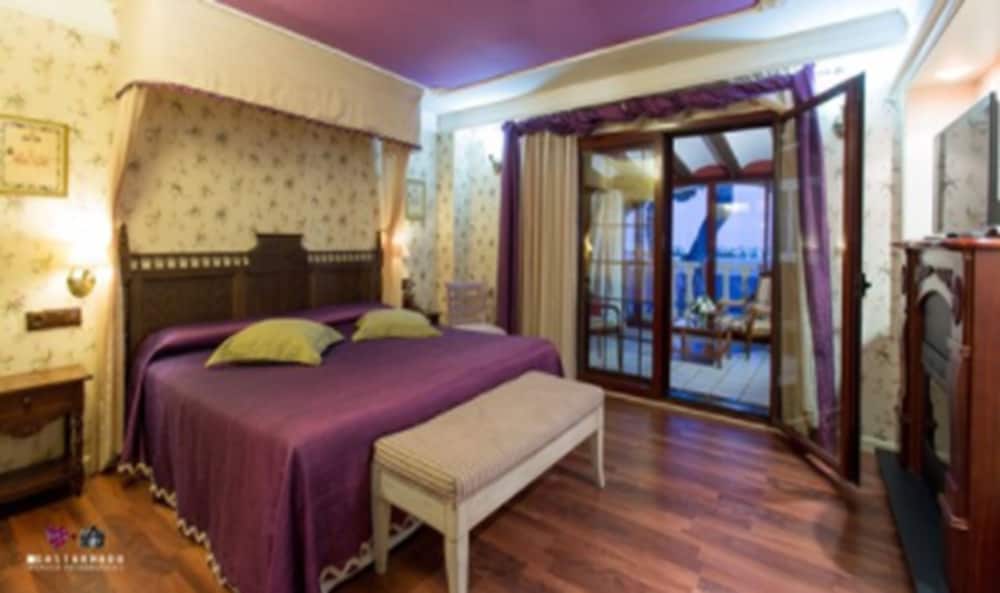 Masía de Lacy Hotel