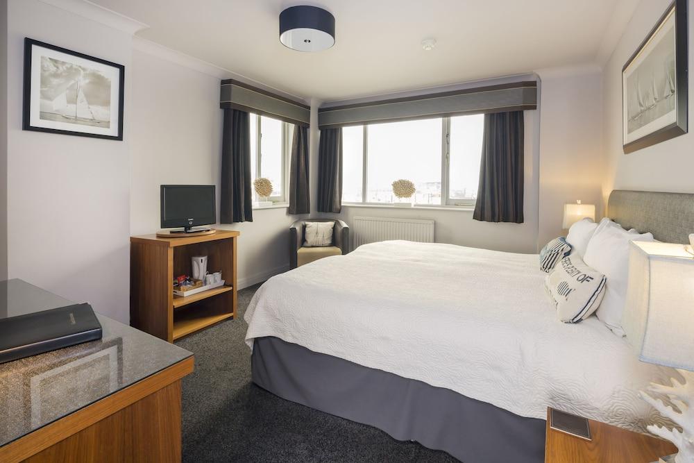 Rags Hotel Bar & Restaurant