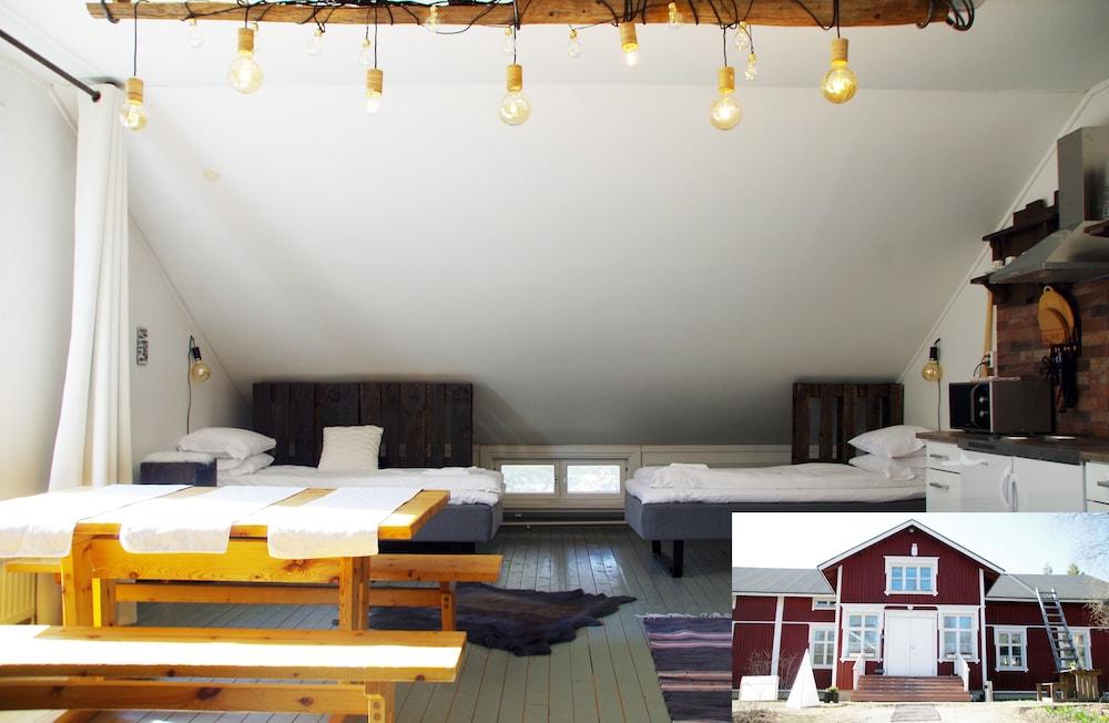 LAURI Historical Log House Manor