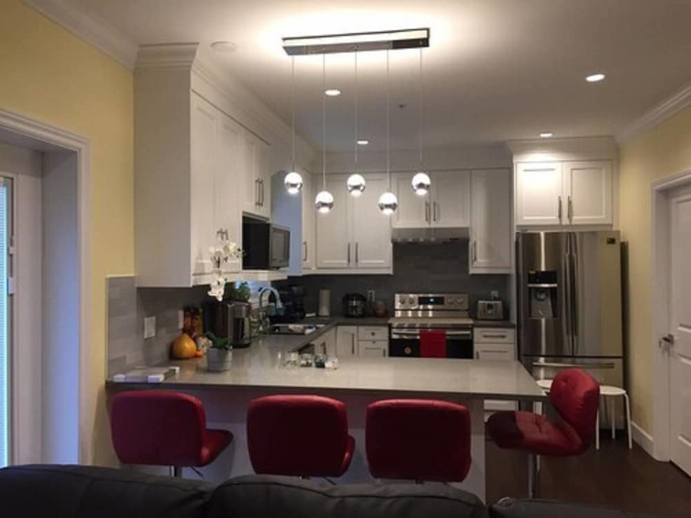 Arbutus Rose House by Elevate Rooms