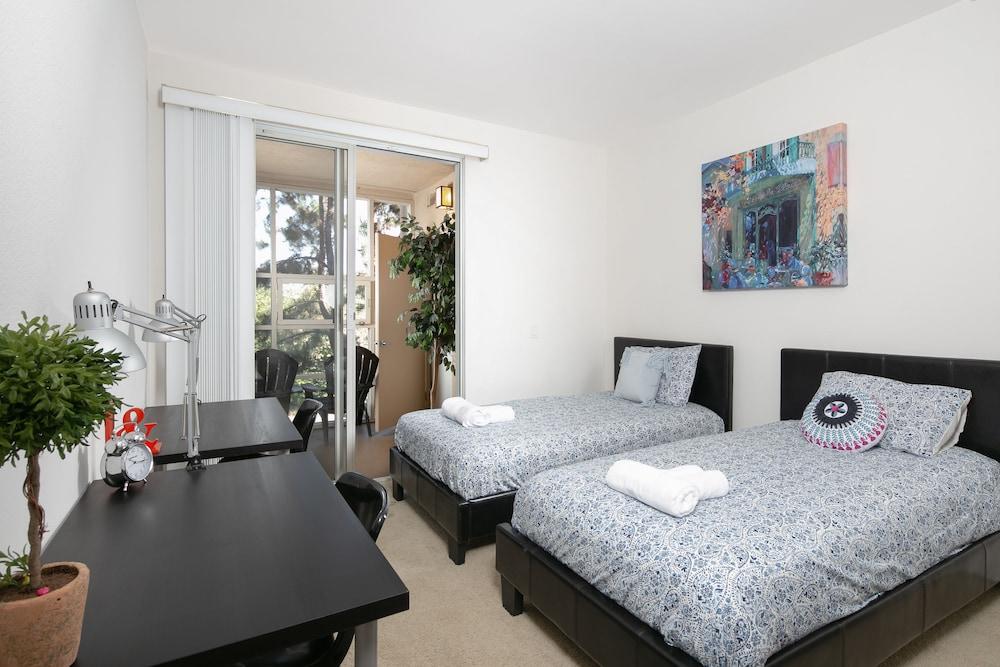 Irvine Comfort Collection 2 bed & 2 Bath