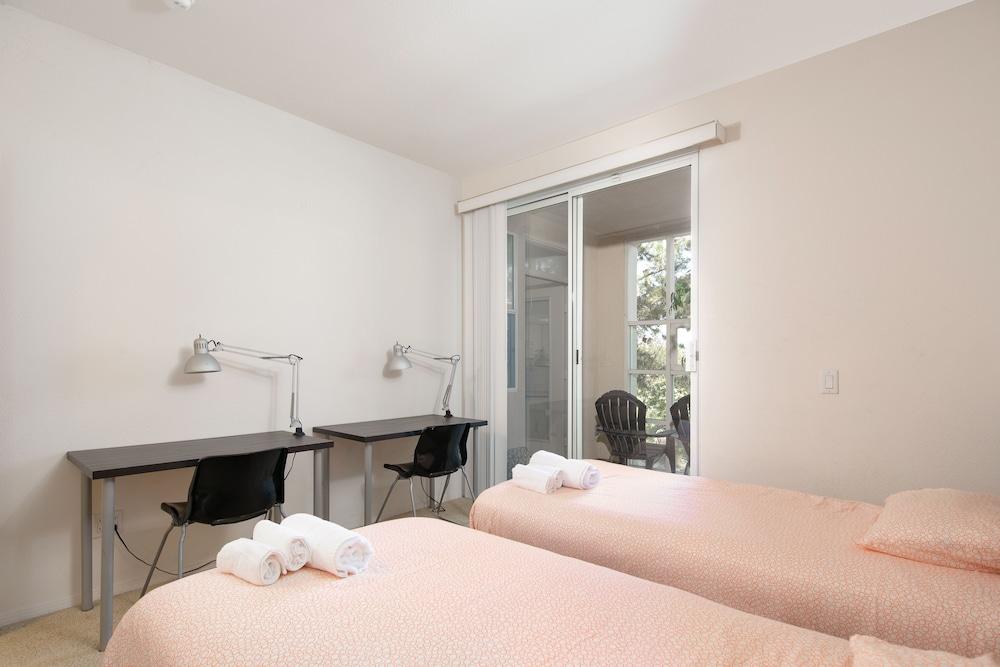 Irvine Comfort Collection 2 bed & 2 Bath