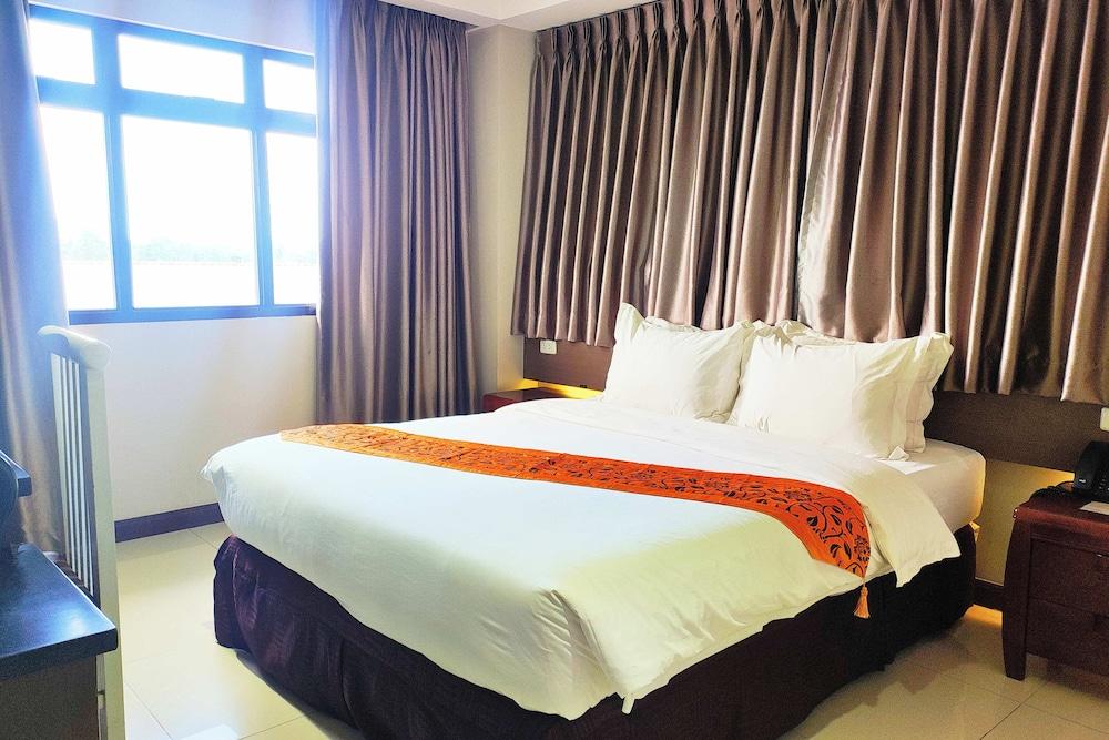 Panorama Summit Hotel