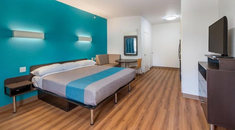 Motel 6 Channelview, TX