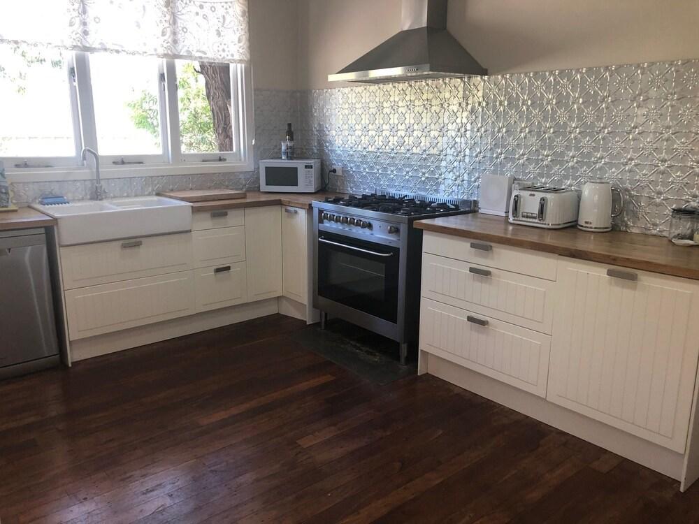 Barefoot Beach Cottage