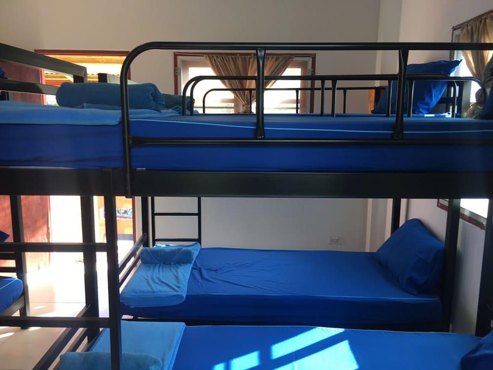 Sea Breeze Backpacker Hostel - Adults Only