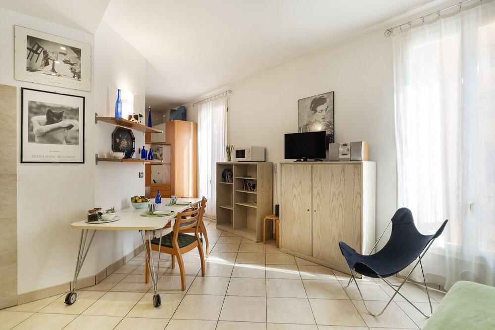 University Fancy Green House