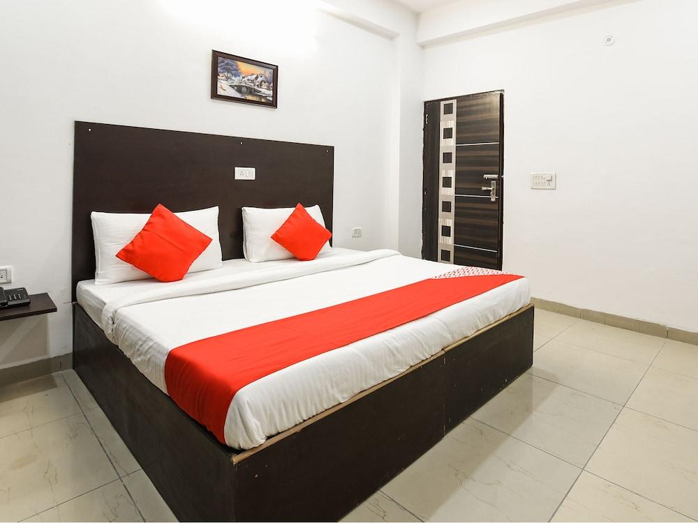 OYO 13025 Petals Inn