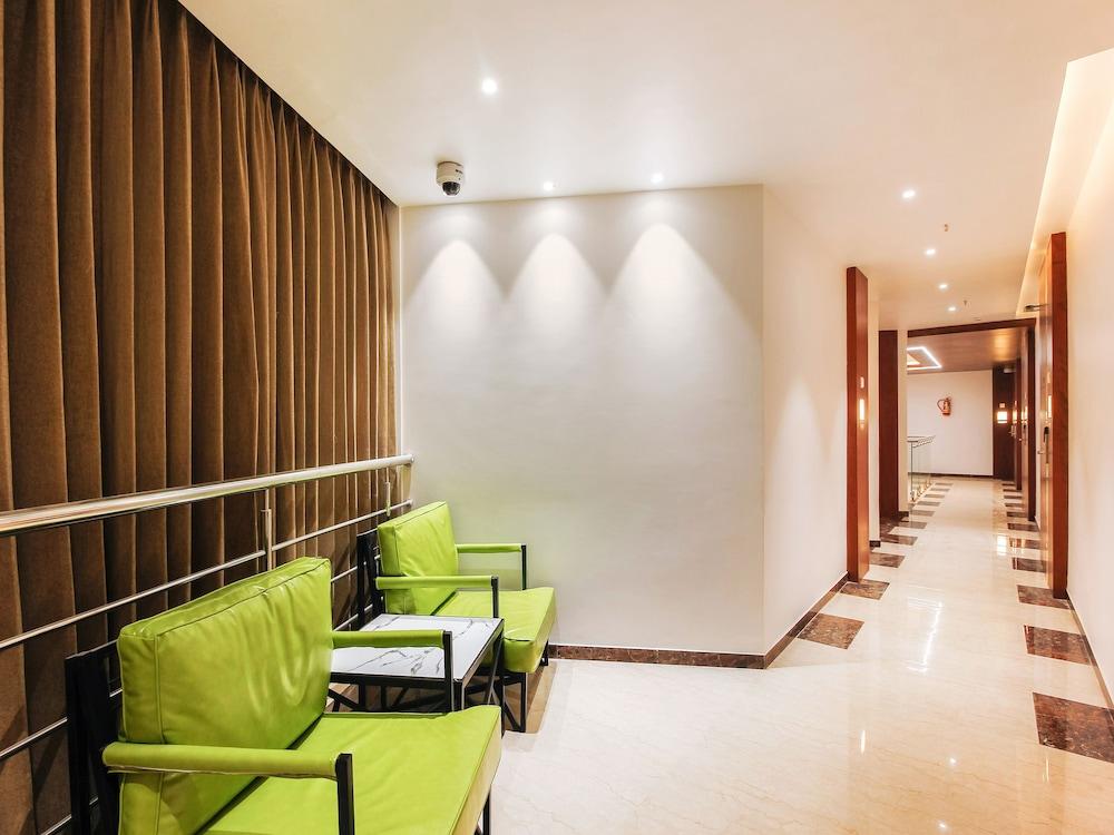 OYO 24583 Sesha Grand