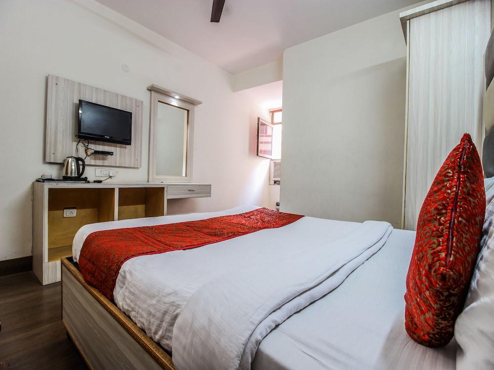 OYO 24801 Hotel Star Palace