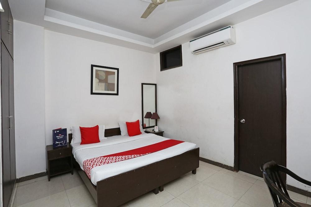 OYO 14015 Diamond Stays