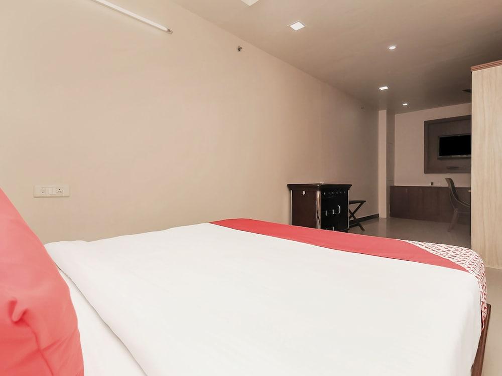 OYO 740 Hotel Suravi