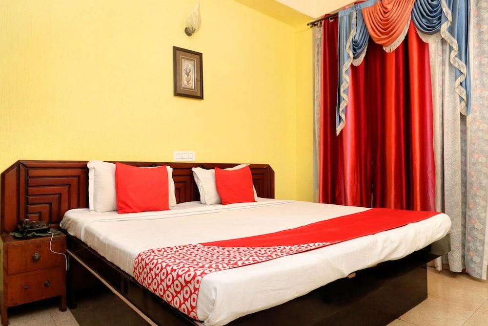 OYO 16098 Hotel Amrit