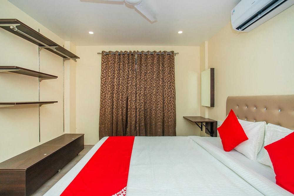 OYO Flagship 18680 Olivia Comforts