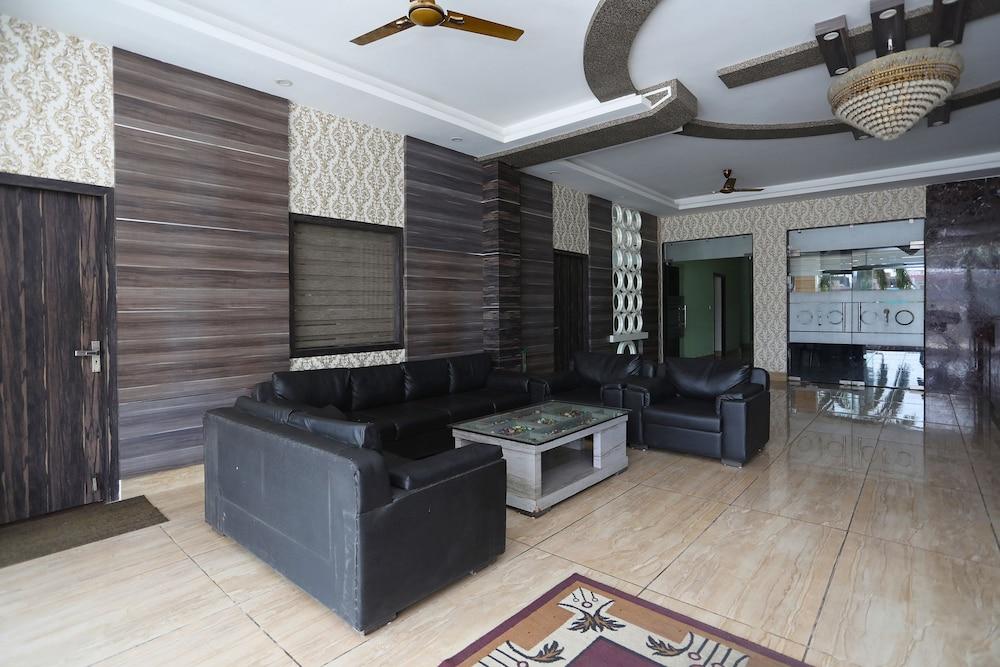 OYO 19514 Hotel Park Regency