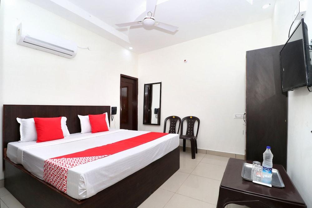 OYO 24142 Hotel Smart King
