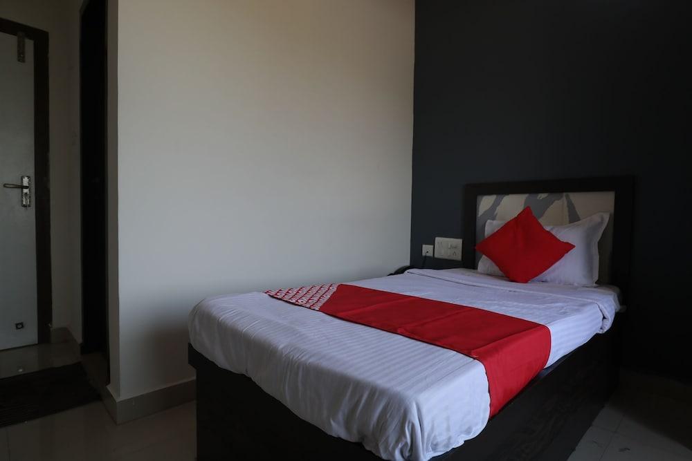 OYO 24602 City Residence