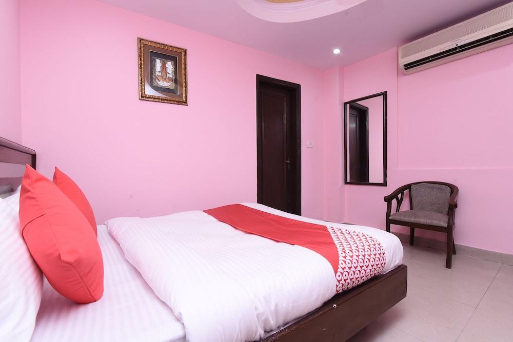 OYO 18829 Ratan Deep