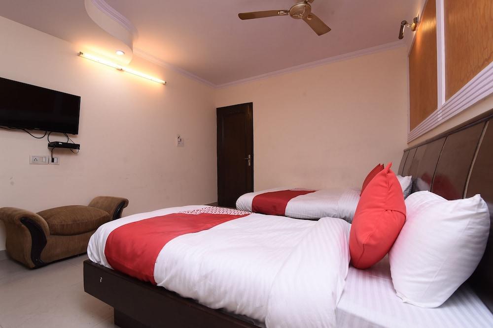 OYO 18829 Ratan Deep