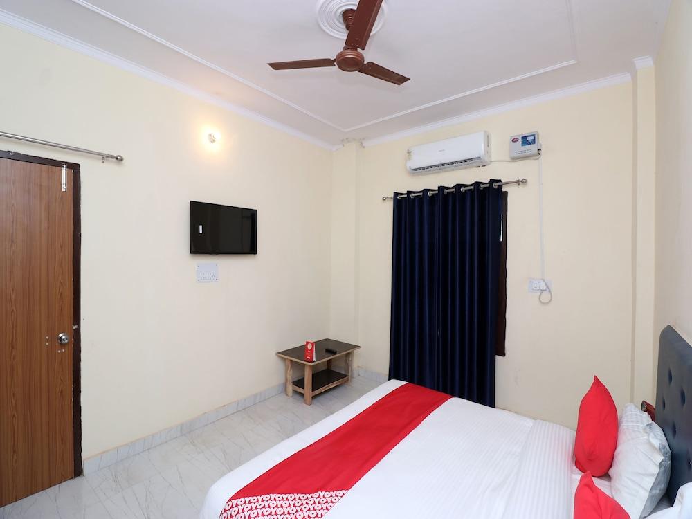 OYO 22917 Cgr Residency