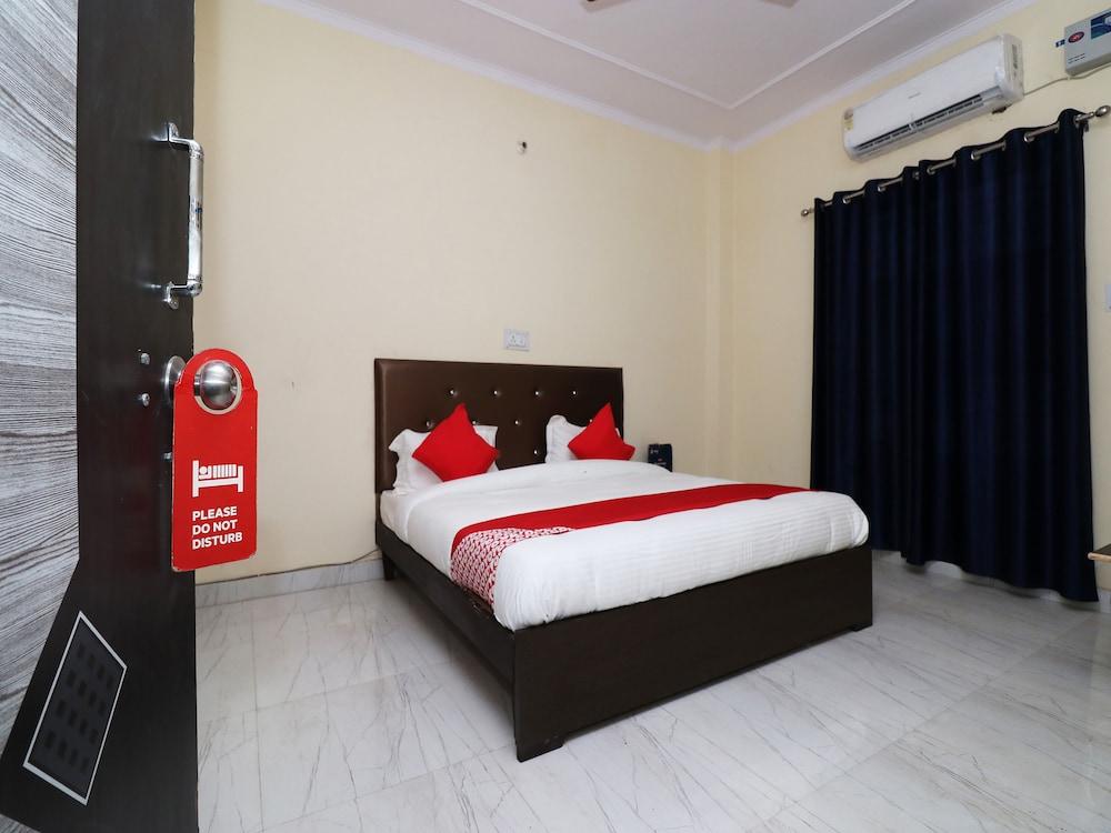 OYO 22917 Cgr Residency