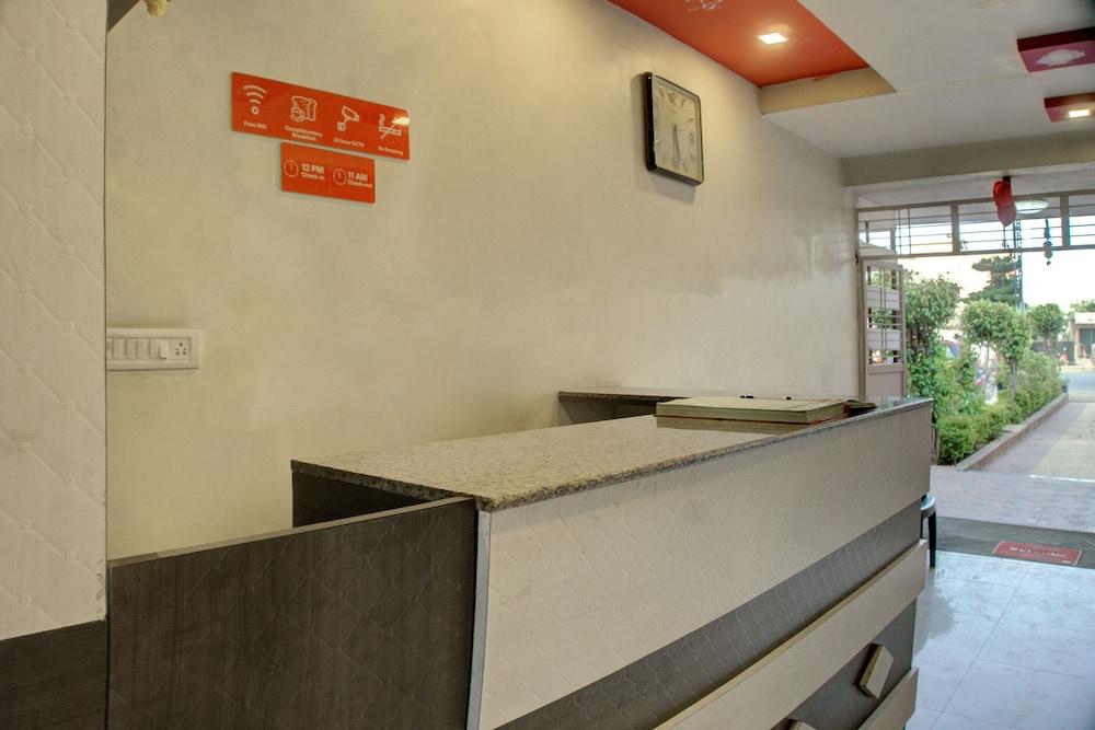 OYO 17342 Aditya Service Apartment